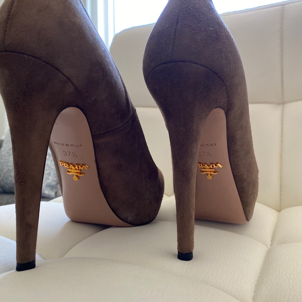 Prada Pumps